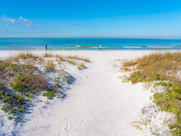 Modern 1 Bedroom Vacation Condo in St. Pete Beach Close to Beach