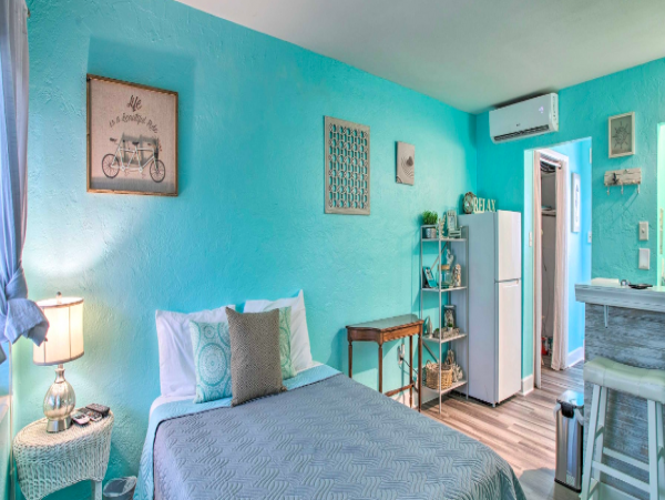 Studio in St. Petersburg with Direct Beach access