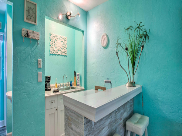 Studio in St. Petersburg with Direct Beach access