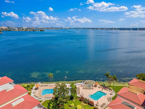 St. Petersburg 2 Bedroom Resort Retreat with Water Views