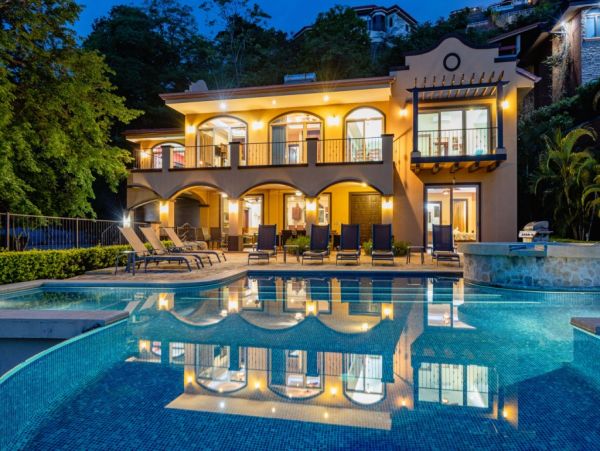 5 Bedroom Gorgeous Vacation Villa in Costa Rica with Views
