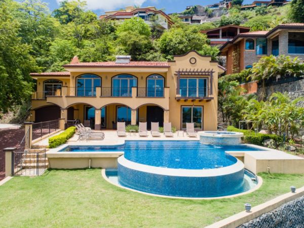 5 Bedroom Gorgeous Vacation Villa in Costa Rica with Views