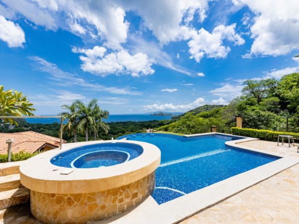5 Bedroom Gorgeous Vacation Villa in Costa Rica with Views
