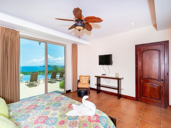 5 Bedroom Gorgeous Vacation Villa in Costa Rica with Views