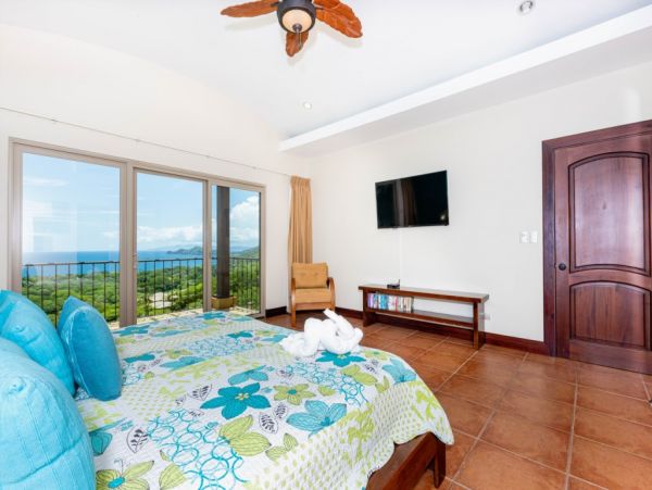 5 Bedroom Gorgeous Vacation Villa in Costa Rica with Views