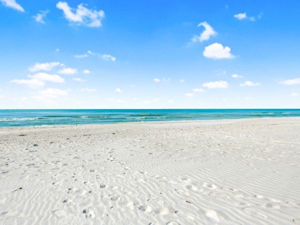 Luxury Coastal Retreat in Holmes Beach Sleeps 8