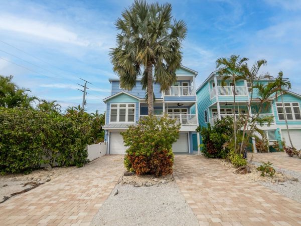 Luxury Coastal Retreat in Holmes Beach Sleeps 8