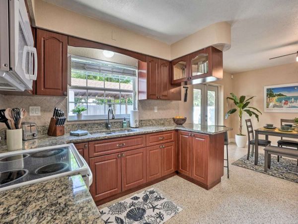 Tampa Vacation Home Five Bedroom