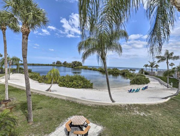 Hudson Vacation Condo Two Bedroom