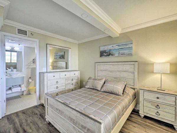 Hudson Vacation Condo Two Bedroom