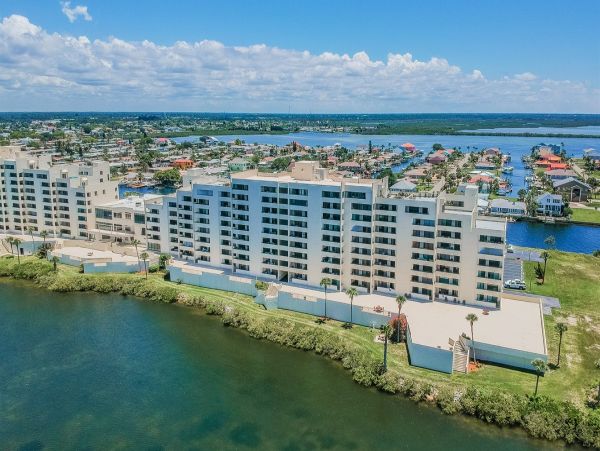 Hudson Vacation Condo Two Bedroom