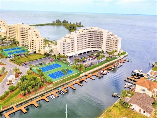 Hudson Vacation Condo Two Bedroom