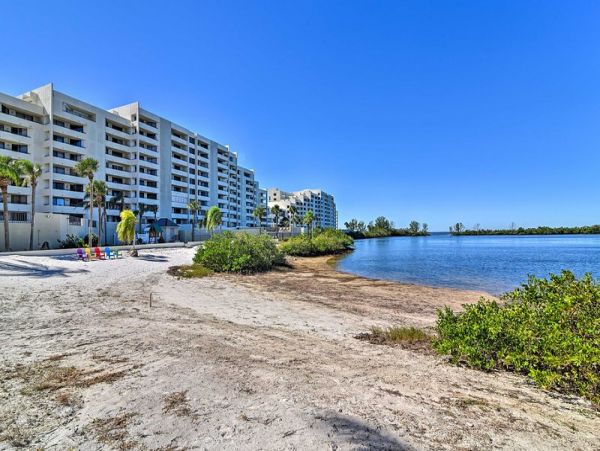 Hudson Vacation Condo Two Bedroom