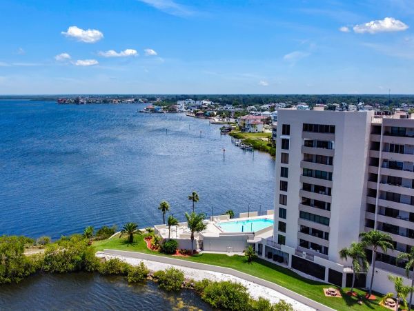 Hudson Vacation Condo Two Bedroom