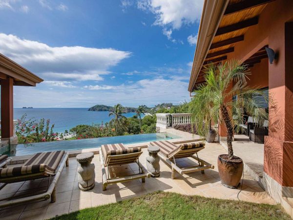 Ocean view 3 bedroom rental only 500 meter to Flamingo Beach