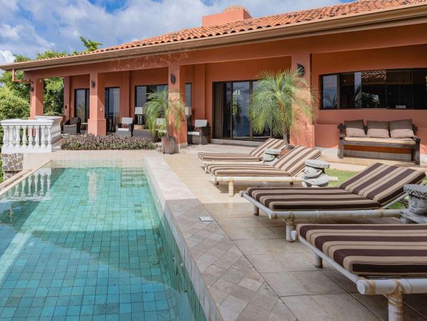 Ocean view 3 bedroom rental only 500 meter to Flamingo Beach