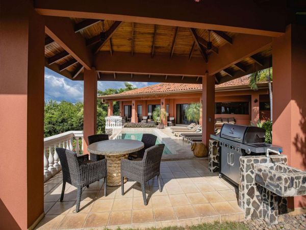 Ocean view 3 bedroom rental only 500 meter to Flamingo Beach