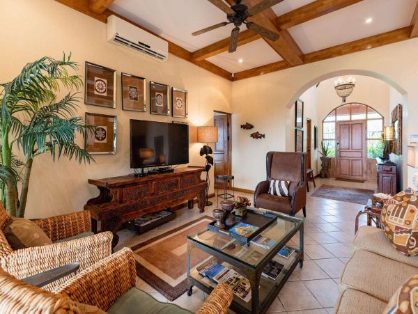 Ocean view 3 bedroom rental only 500 meter to Flamingo Beach