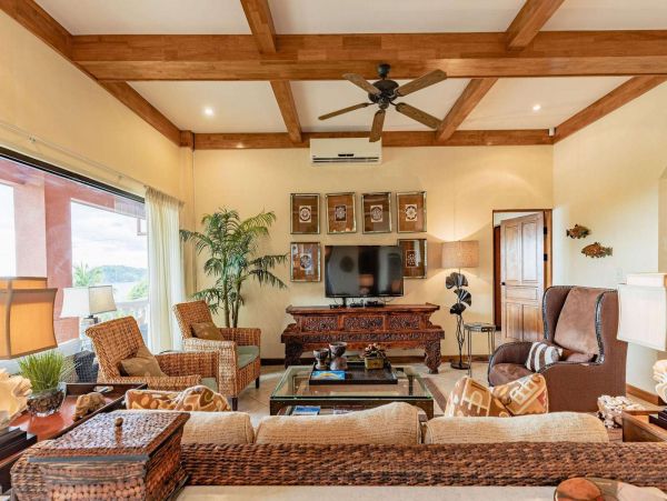 Ocean view 3 bedroom rental only 500 meter to Flamingo Beach