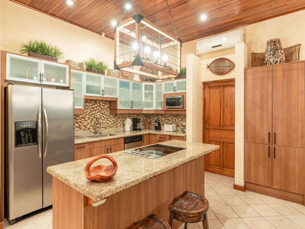Ocean view 3 bedroom rental only 500 meter to Flamingo Beach