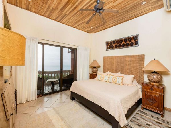 Ocean view 3 bedroom rental only 500 meter to Flamingo Beach