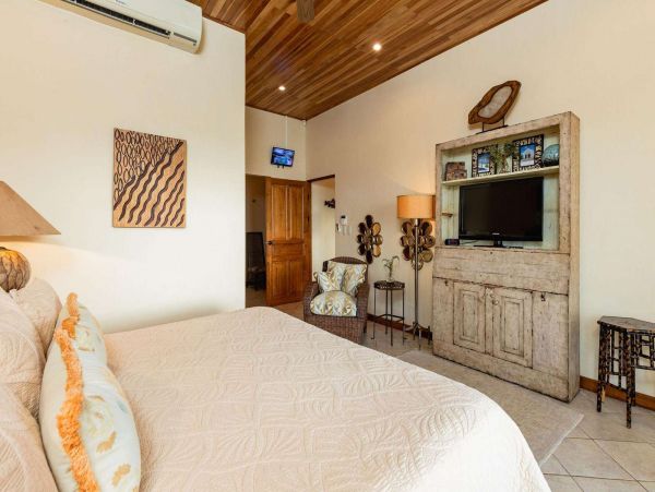 Ocean view 3 bedroom rental only 500 meter to Flamingo Beach