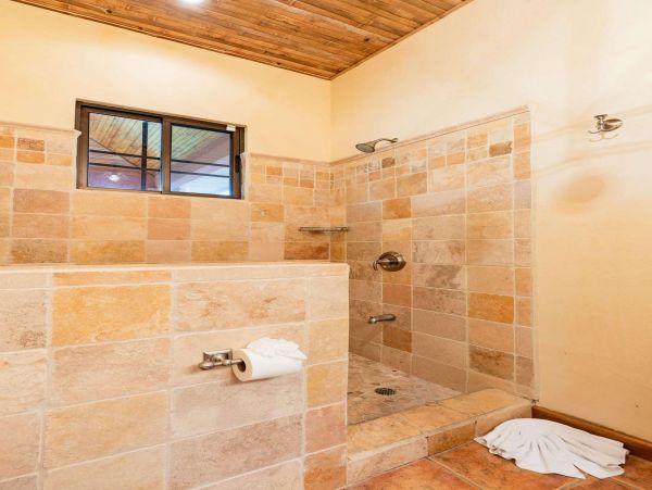 Ocean view 3 bedroom rental only 500 meter to Flamingo Beach