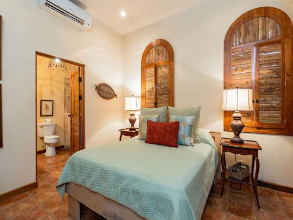 Ocean view 3 bedroom rental only 500 meter to Flamingo Beach