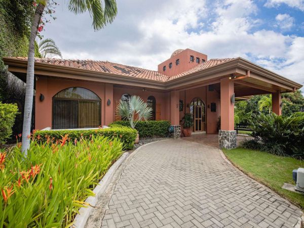 Ocean view 3 bedroom rental only 500 meter to Flamingo Beach