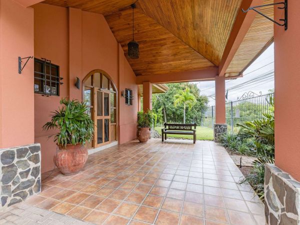Ocean view 3 bedroom rental only 500 meter to Flamingo Beach
