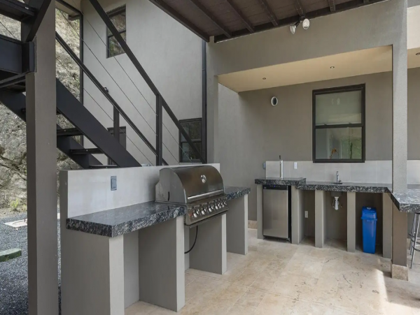 Luxury Ocean View 6 Bedroom Vacation Rental