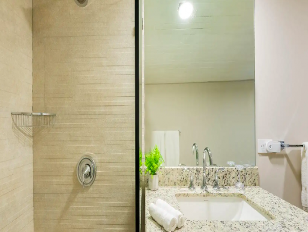 Three Bedroom , three bathroom Ocean front Condo in Flamingo Beach