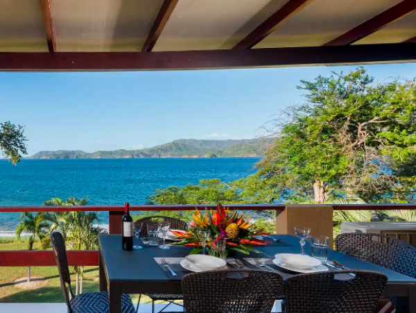 Three Bedroom , three bathroom Ocean front Condo in Flamingo Beach