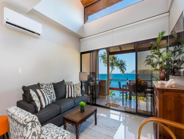 Three Bedroom , three bathroom Ocean front Condo in Flamingo Beach