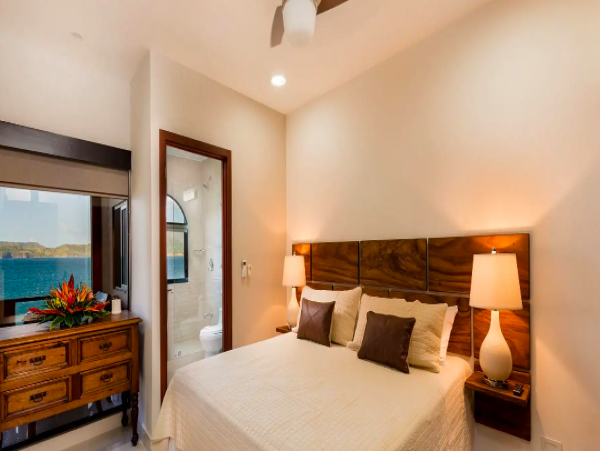 Three Bedroom , three bathroom Ocean front Condo in Flamingo Beach