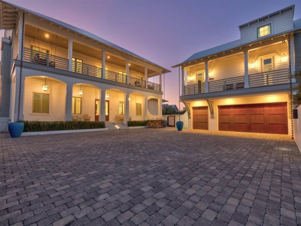 Elegant 8 Bedroom Estate Short Walk to Beach Sleeps 24