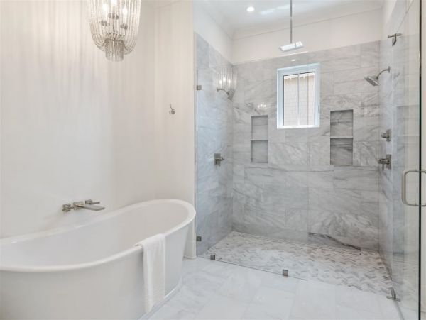 Elegant 8 Bedroom Estate Short Walk to Beach Sleeps 24
