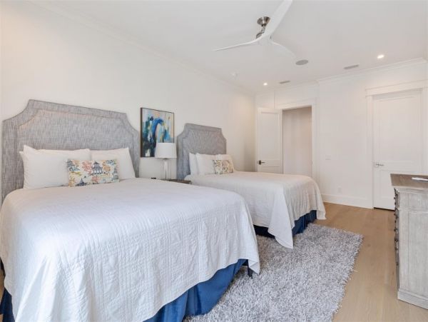 Elegant 8 Bedroom Estate Short Walk to Beach Sleeps 24