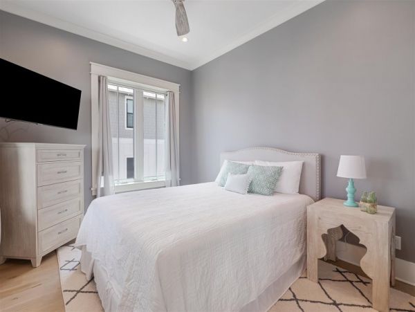 Elegant 8 Bedroom Estate Short Walk to Beach Sleeps 24