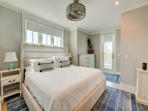 Elegant 8 Bedroom Estate Short Walk to Beach Sleeps 24