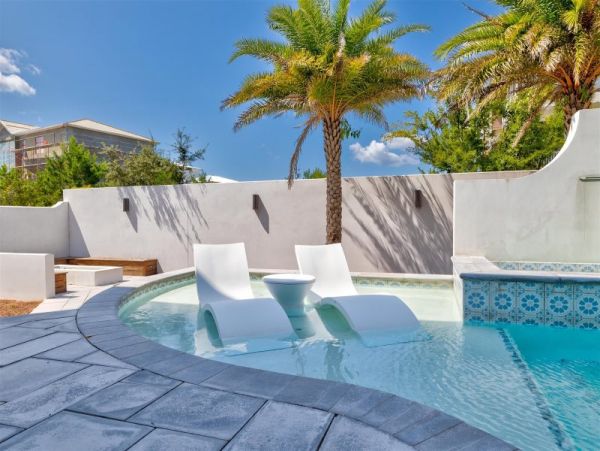 Elegant 8 Bedroom Estate Short Walk to Beach Sleeps 24