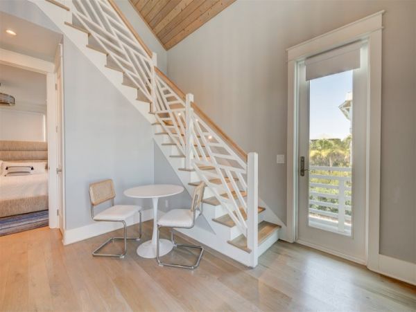 Elegant 8 Bedroom Estate Short Walk to Beach Sleeps 24