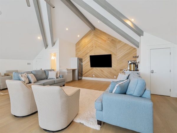 Elegant 8 Bedroom Estate Short Walk to Beach Sleeps 24