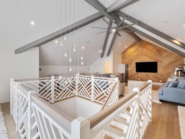 Elegant 8 Bedroom Estate Short Walk to Beach Sleeps 24