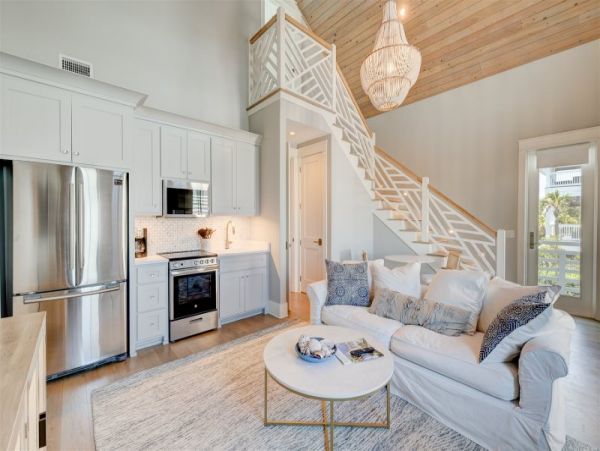 Elegant 8 Bedroom Estate Short Walk to Beach Sleeps 24