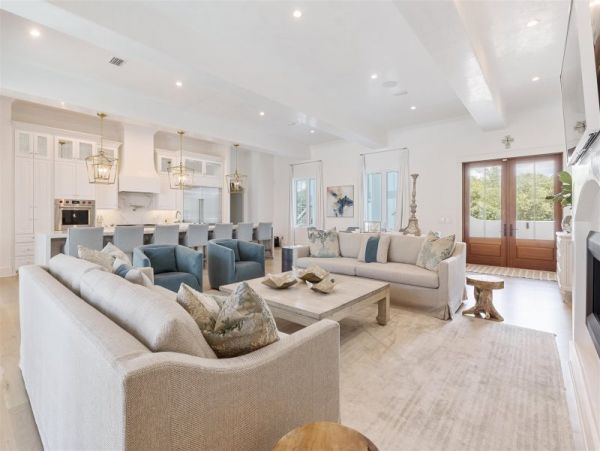 Elegant 8 Bedroom Estate Short Walk to Beach Sleeps 24