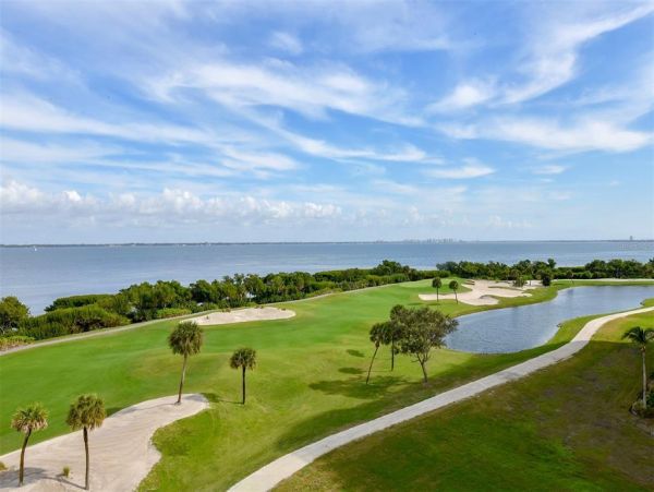 Beaufitul Two Bedroom Condo in Longboat Key