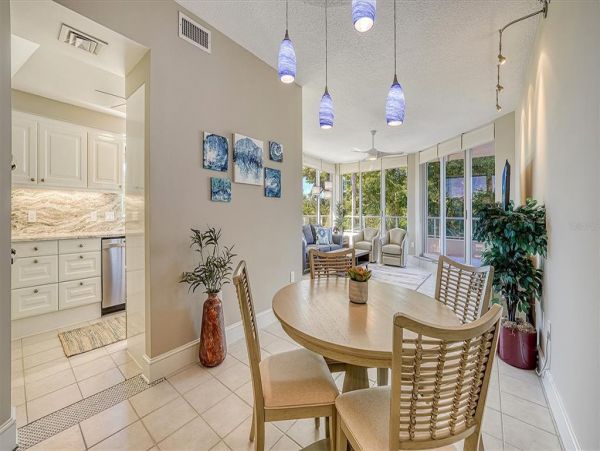 Beaufitul Two Bedroom Condo in Longboat Key
