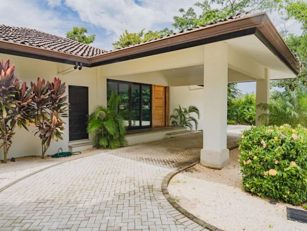 Three Bedroom Luxury Vacation Rental in Tamarindo
