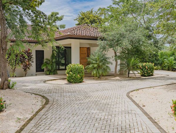 Three Bedroom Luxury Vacation Rental in Tamarindo